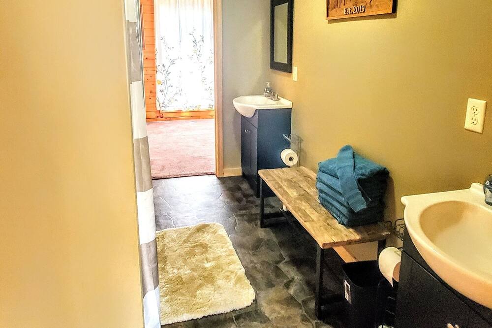 Photo of Bedroom in Rocky Bottom