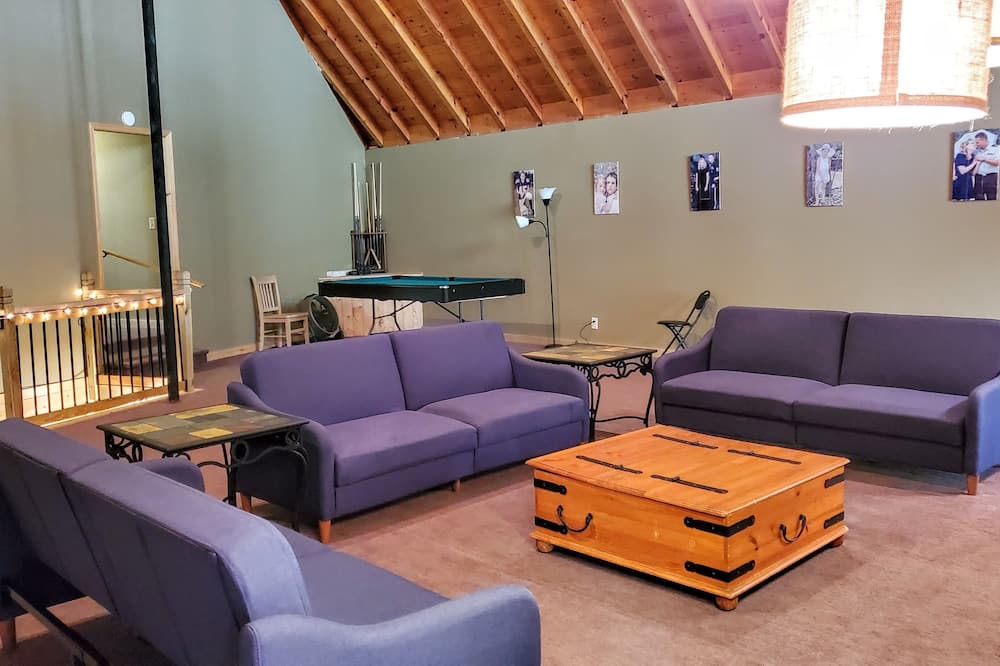 Photo of Livingroom in Rocky Bottom