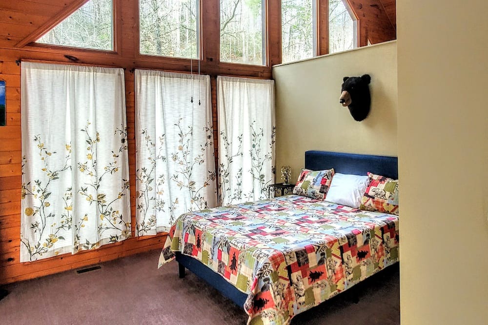 Photo of Bedroom in Rocky Bottom