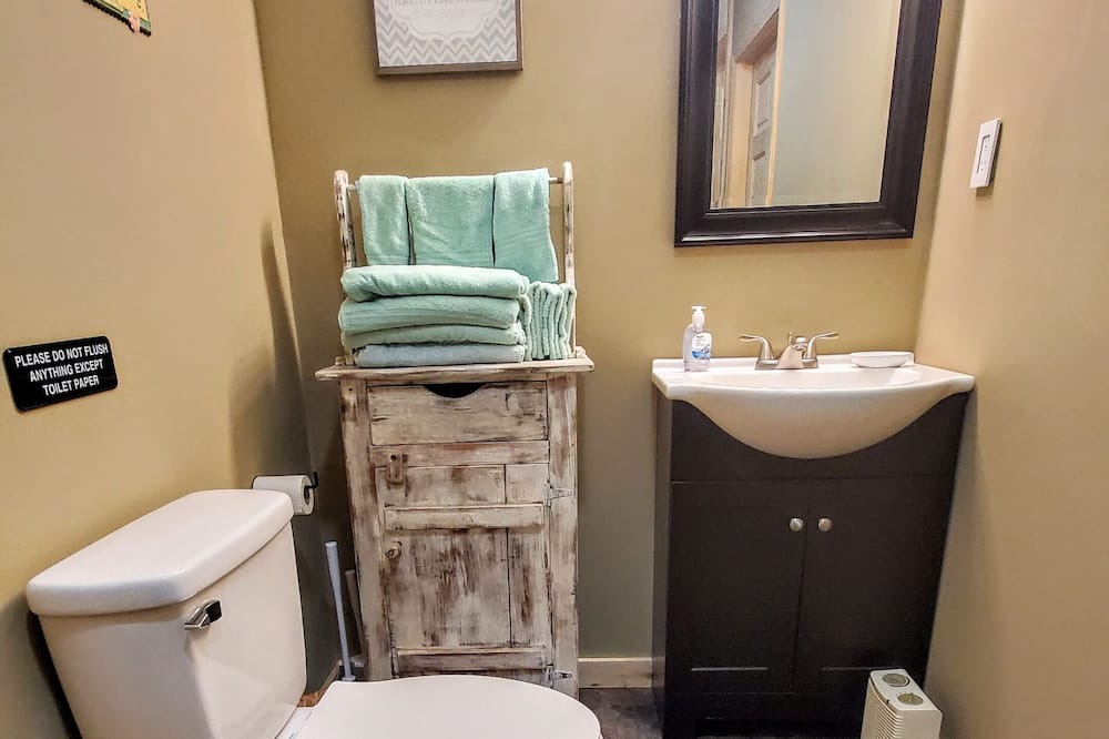 Photo of Bathroom in Rocky Bottom