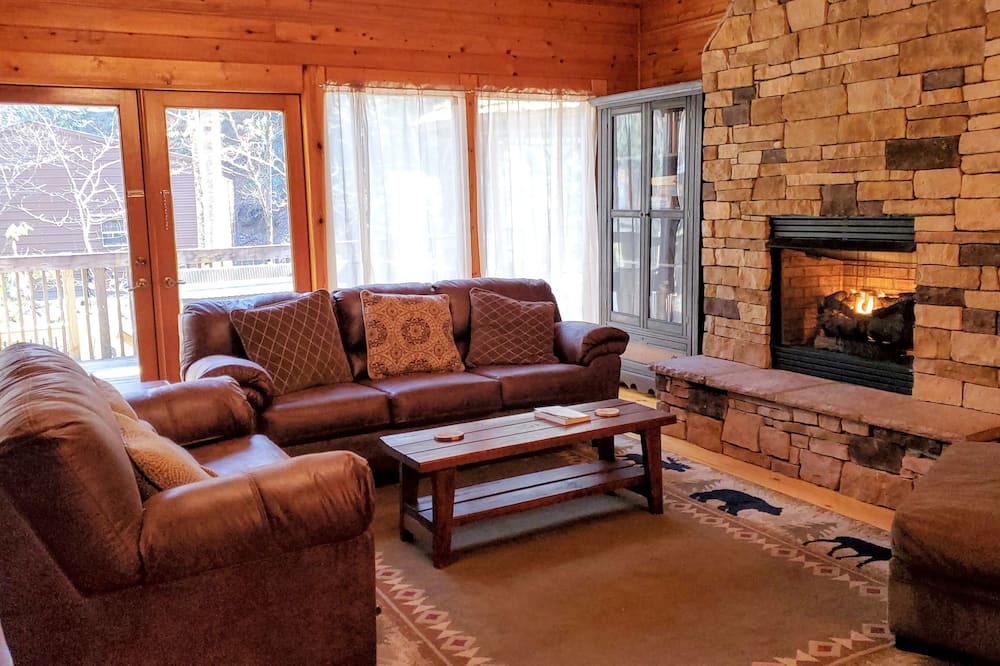 Photo of Livingroom in Rocky Bottom