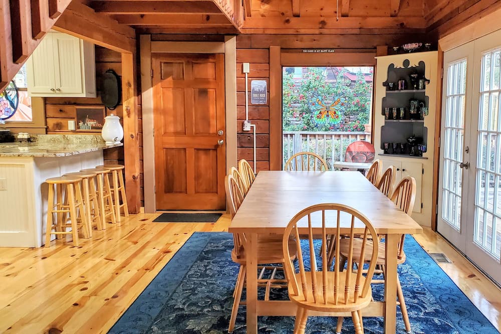 Photo of Kitchen in Rocky Bottom