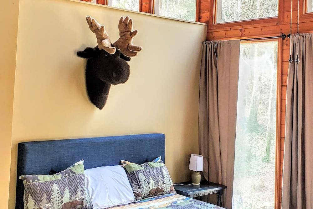 Photo of Bedroom in Rocky Bottom