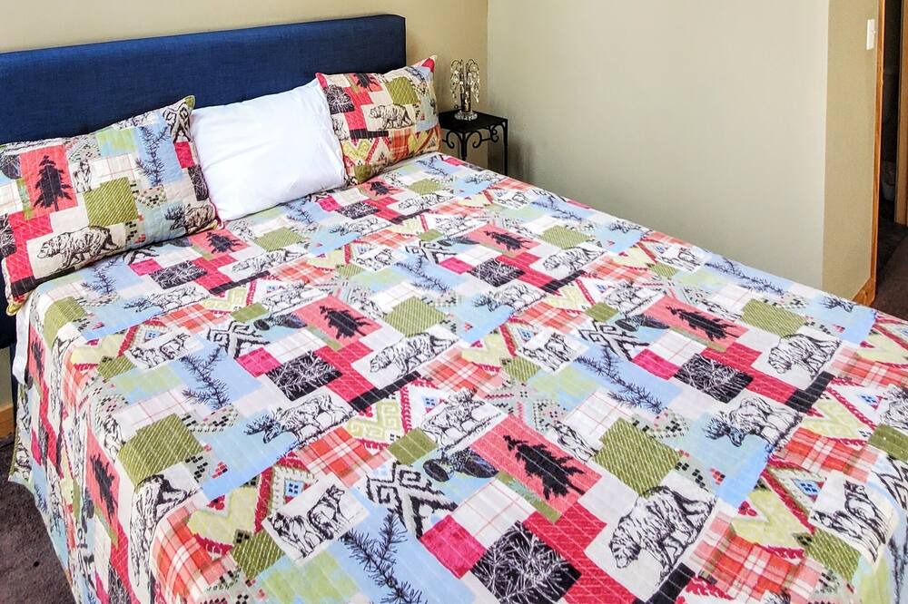 Photo of Bedroom in Rocky Bottom