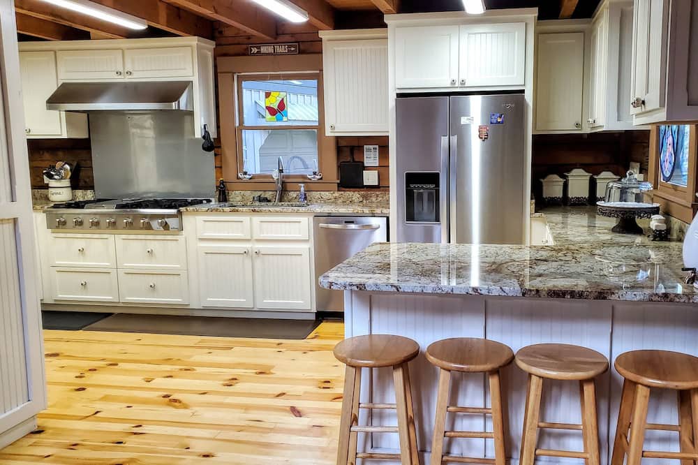 Photo of Kitchen in Rocky Bottom