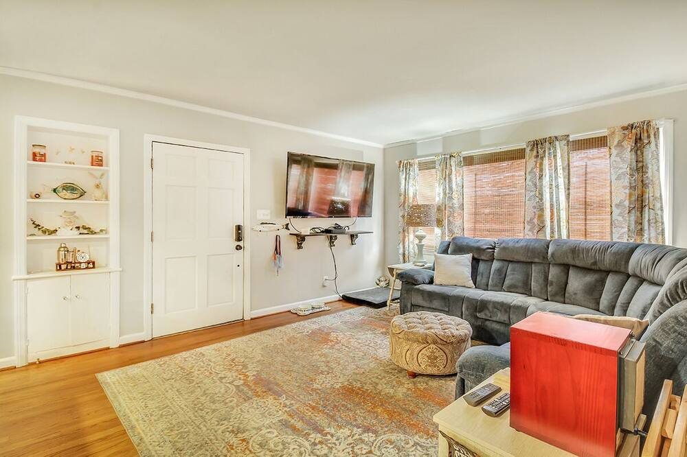Photo of Livingroom in Thunderbolt