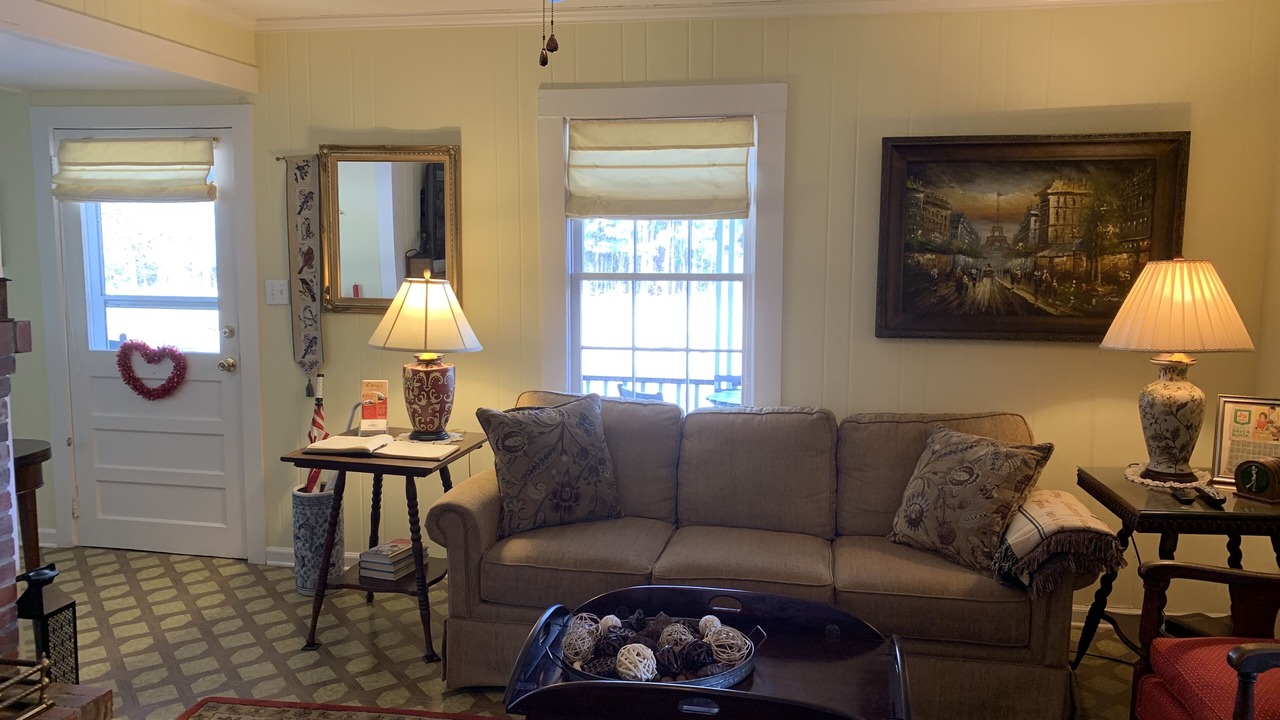 Photo of Livingroom in Lake City