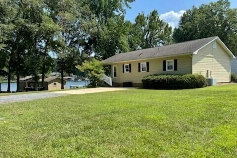 Photo of Outdoor in Norwood