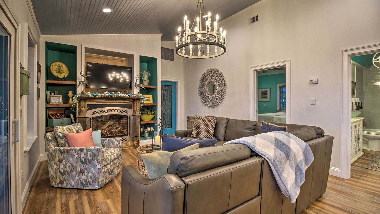 Photo of Livingroom in Midway