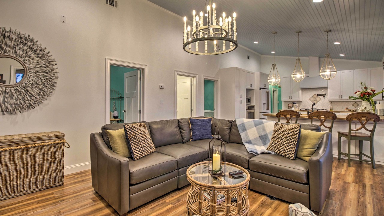Photo of Livingroom in Midway