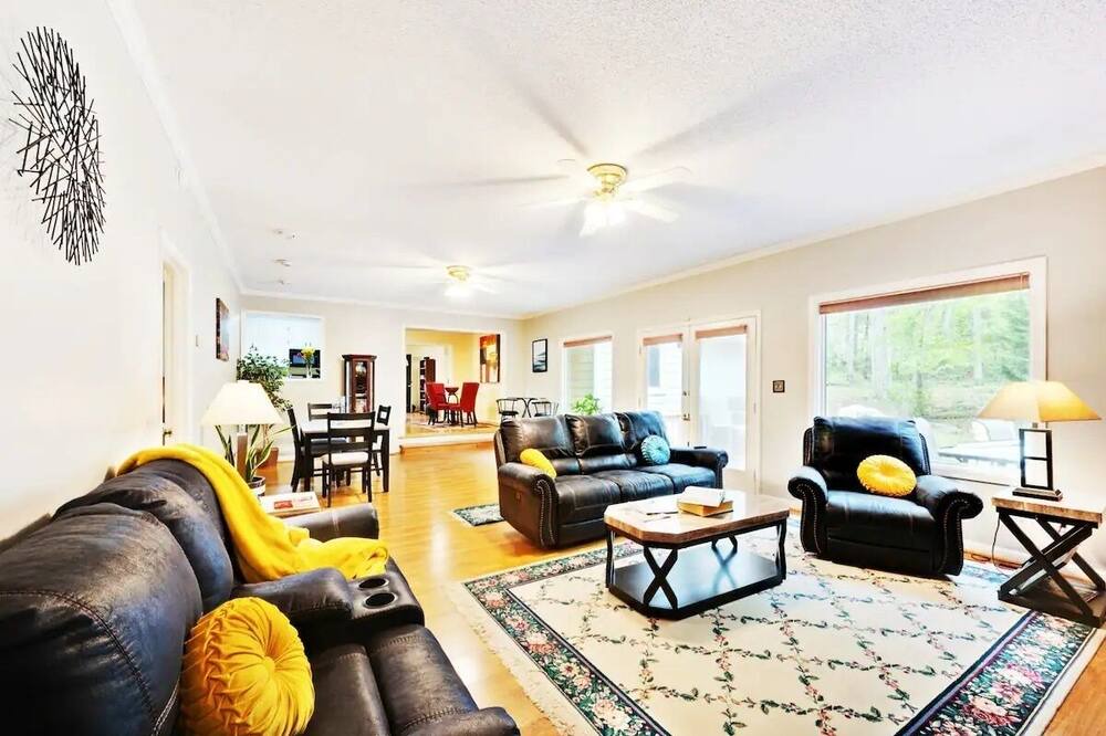 Photo of Livingroom in Watkinsville