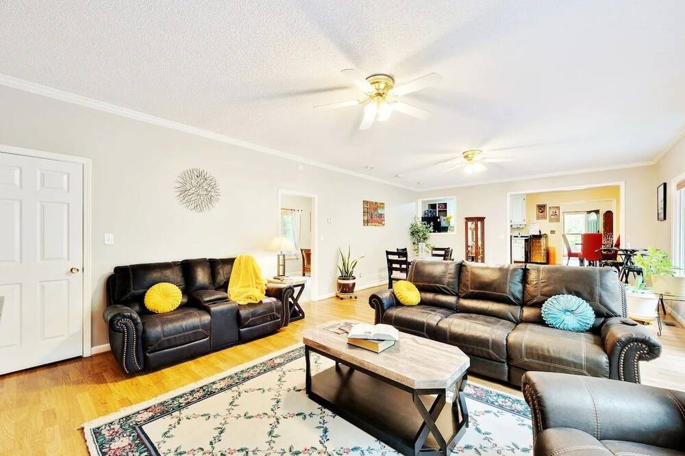 Photo of Livingroom in Watkinsville