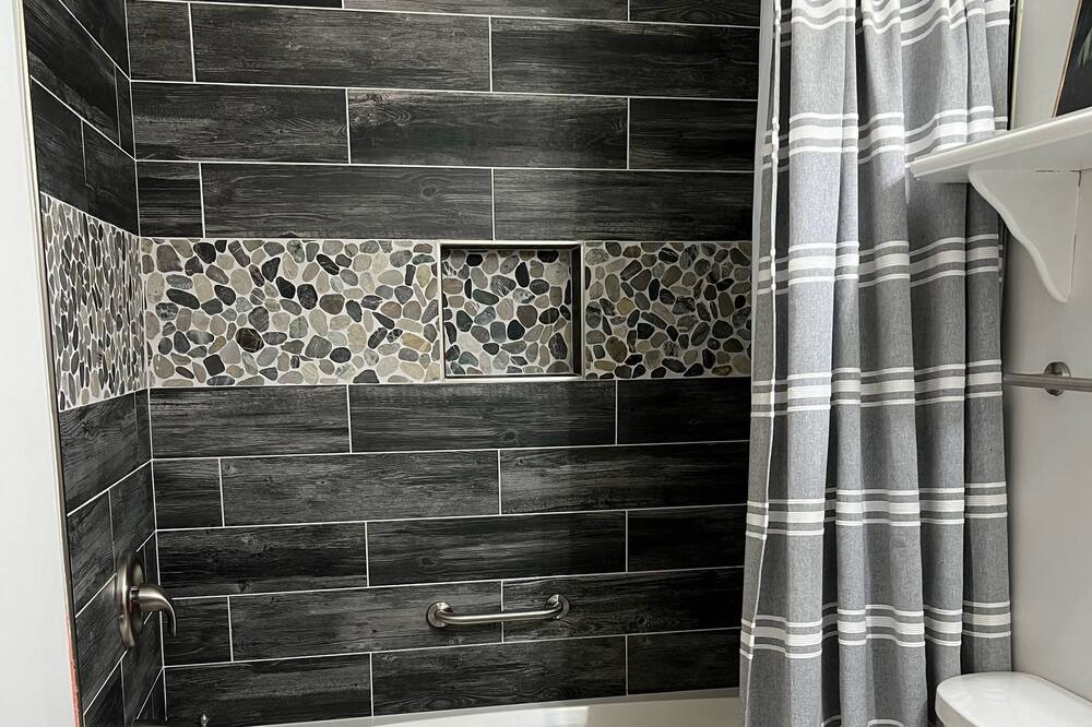 Photo of Bathroom in Folly Field