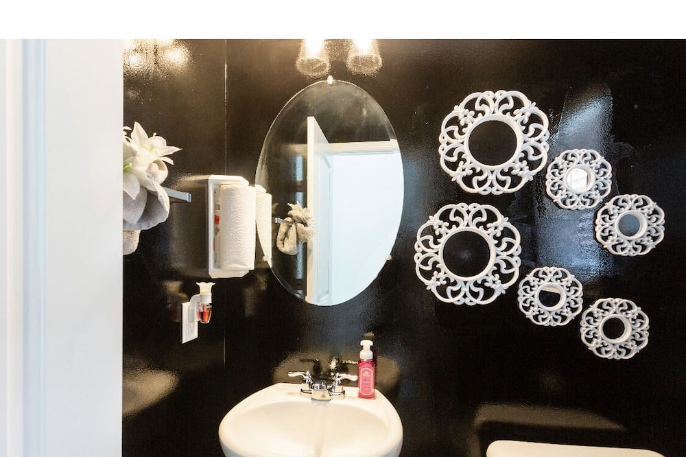 Photo of Bathroom in Hinesville