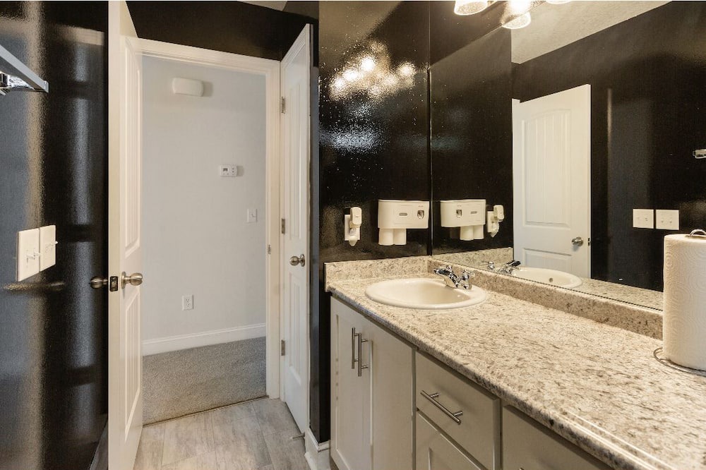 Photo of Bathroom in Hinesville