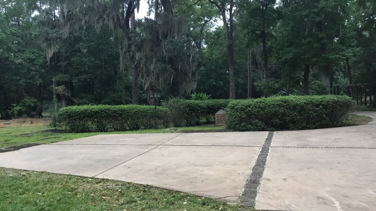 Photo of Others in Colonial Oaks
