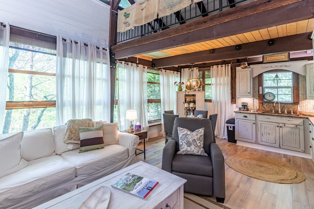 Photo of Bedroom in Lake Toxaway