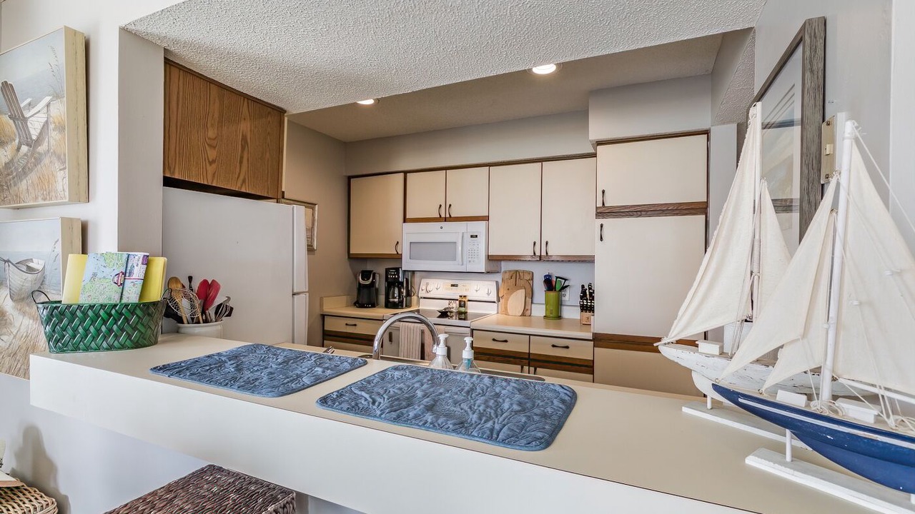 Photo of Kitchen in Oceanmarsh Subdivision