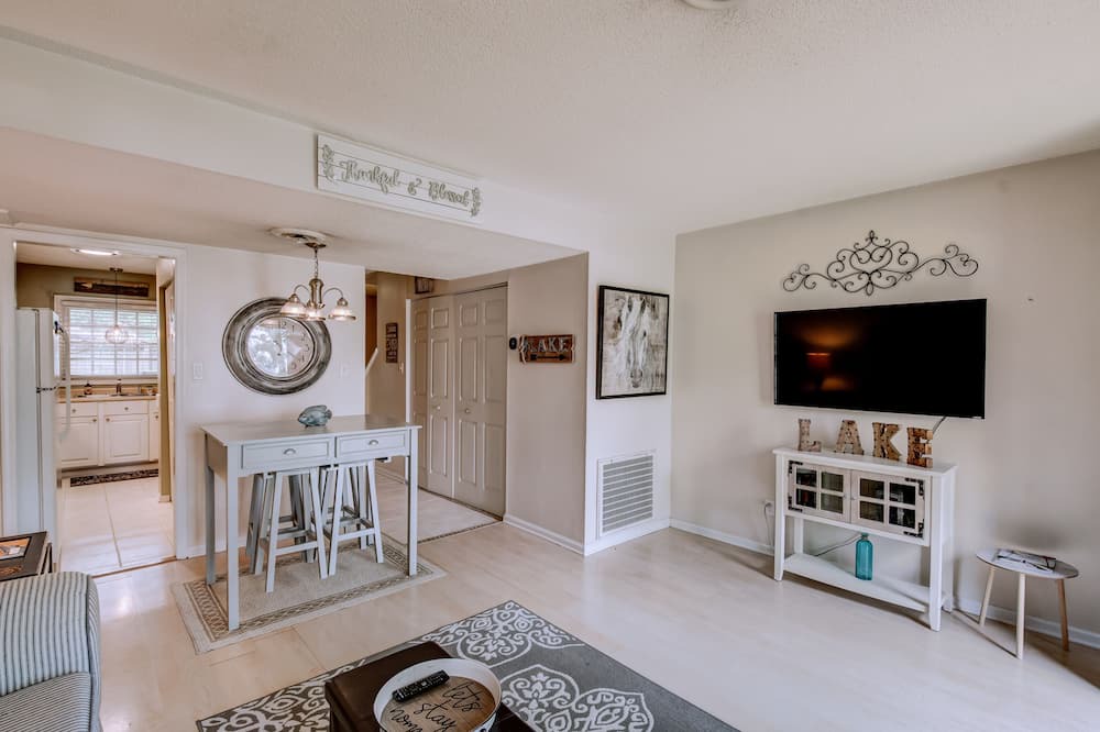 Photo of Livingroom in Lake Waccamaw