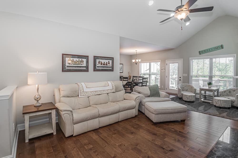 Photo of Livingroom in West Union