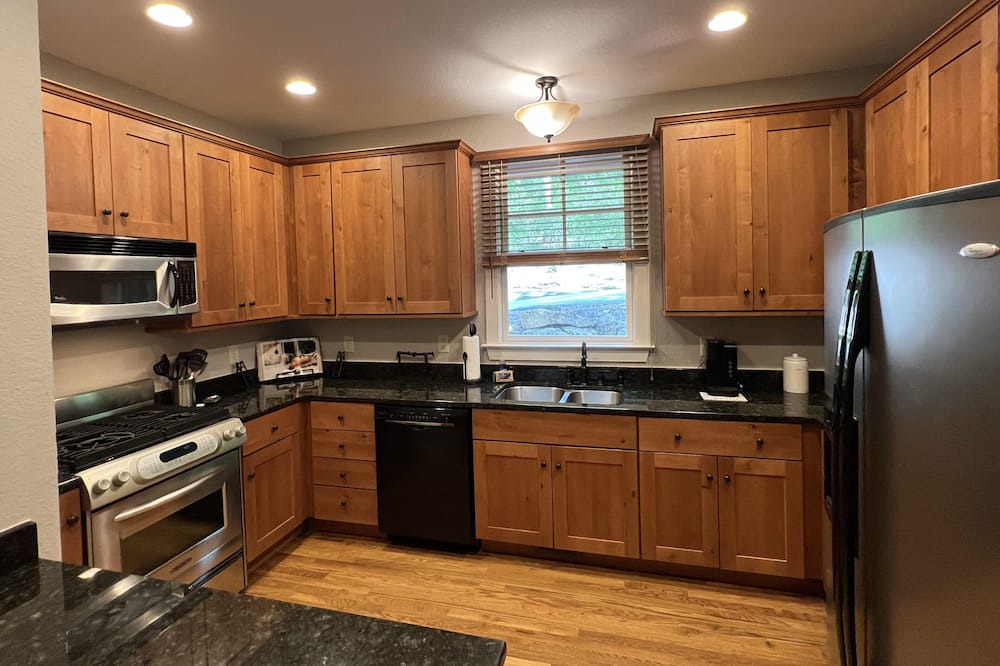 Photo of Kitchen in Bear Lake Reserve