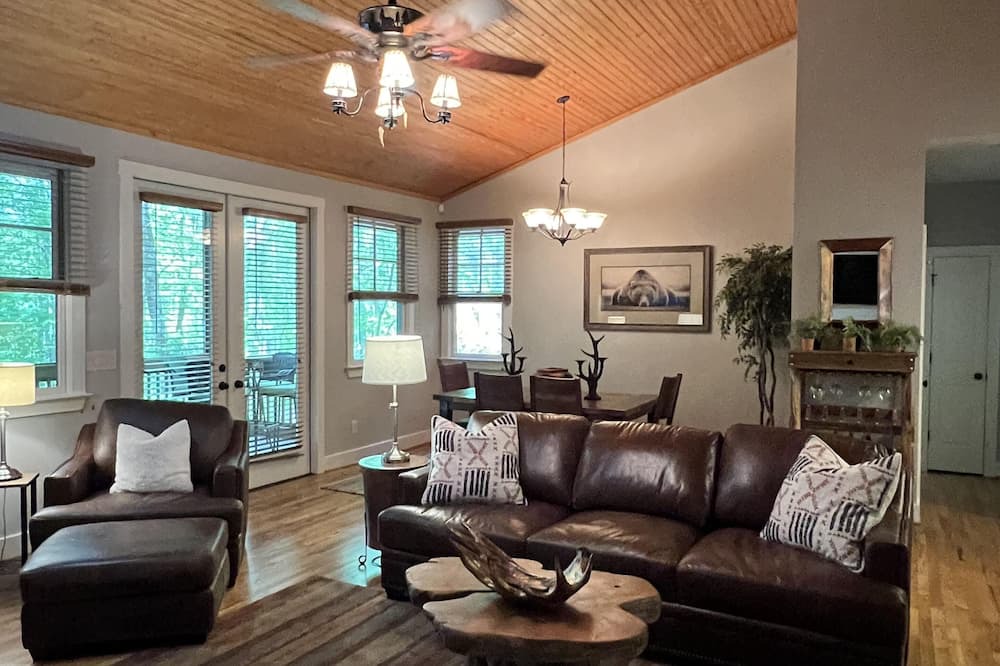 Photo of Livingroom in Bear Lake Reserve
