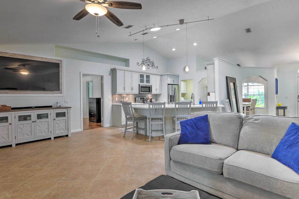 Photo of Bedroom in Doral Woods