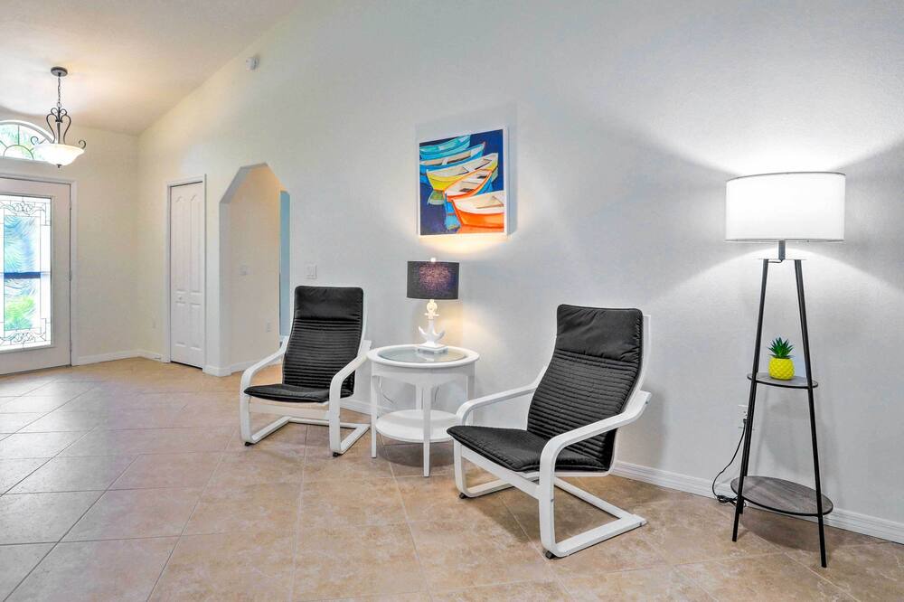 Photo of Livingroom in Doral Woods