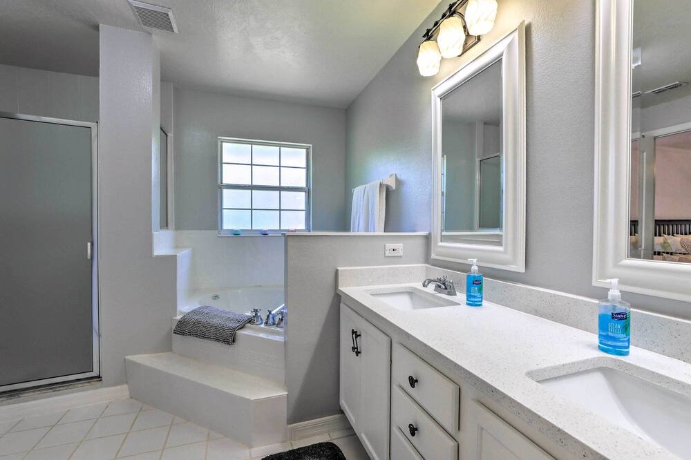 Photo of Bathroom in Doral Woods
