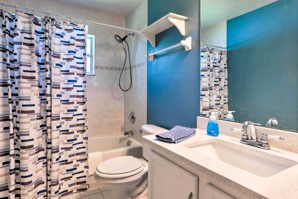 Photo of Bathroom in Doral Woods