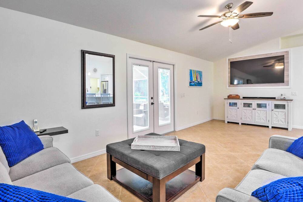 Photo of Livingroom in Doral Woods