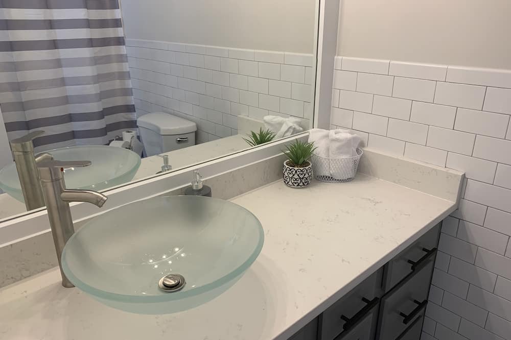 Photo of Bathroom in Winder