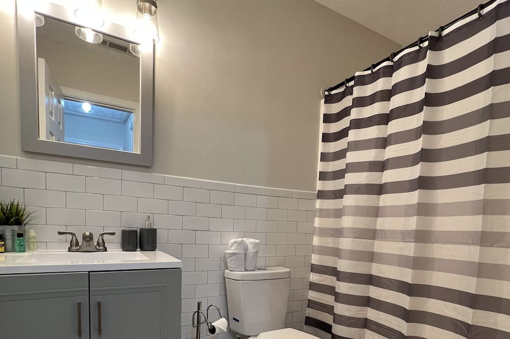 Photo of Bathroom in Winder
