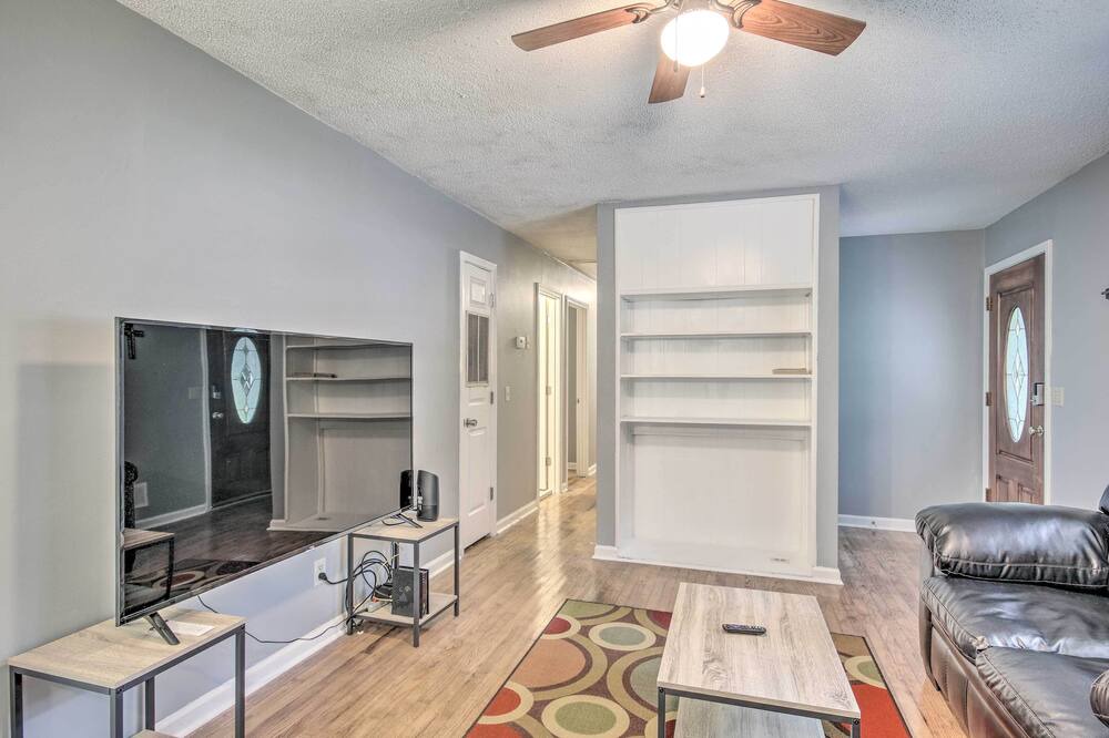 Photo of Livingroom in Oakland