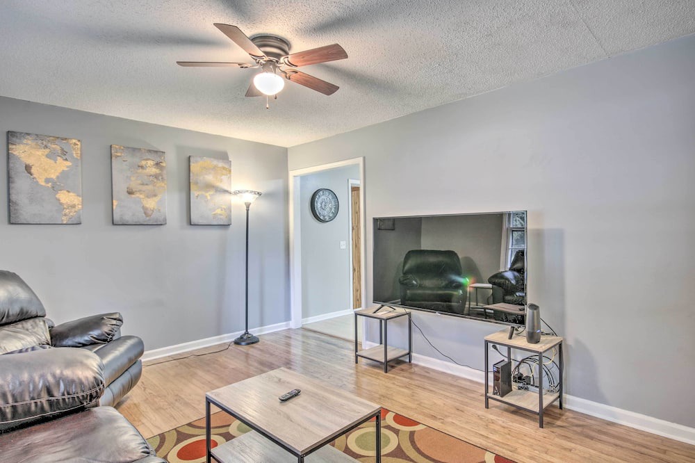 Photo of Livingroom in Oakland