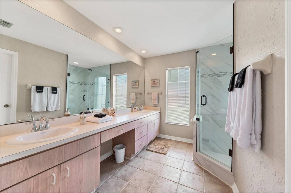 Photo of Bathroom in Valrico