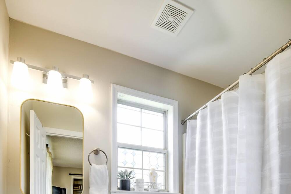Photo of Bathroom in Hinesville