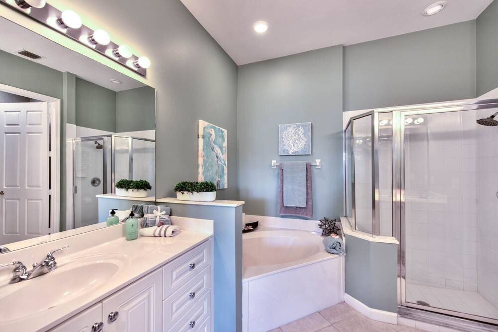 Photo of Bathroom in Naples