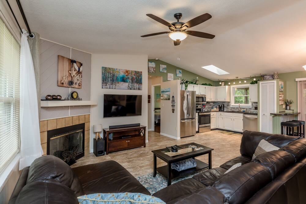 Photo of Livingroom in Sebastian Highlands