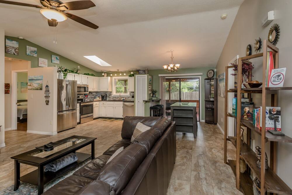 Photo of Livingroom in Sebastian Highlands