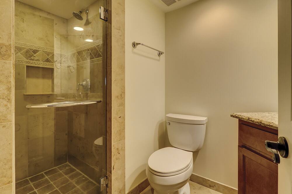 Photo of Bathroom in Beach Lagoon
