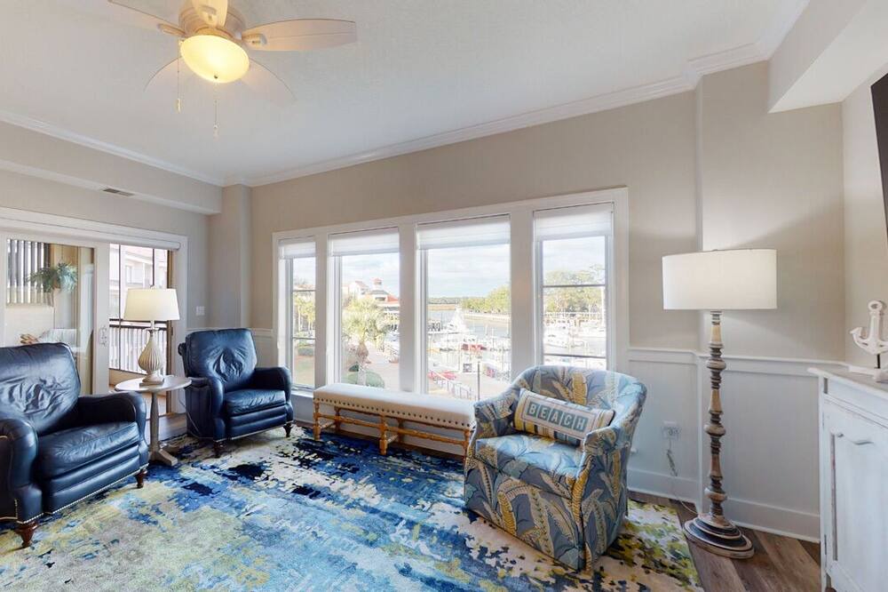 Photo of Livingroom in Shelter Cove