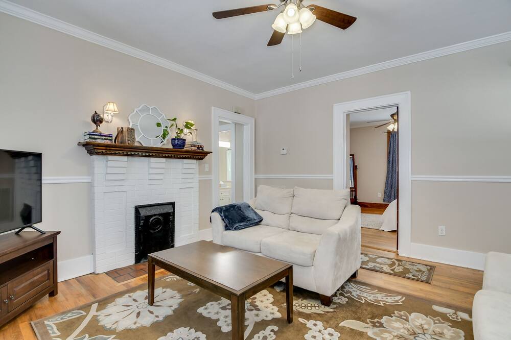 Photo of Livingroom in Midtown