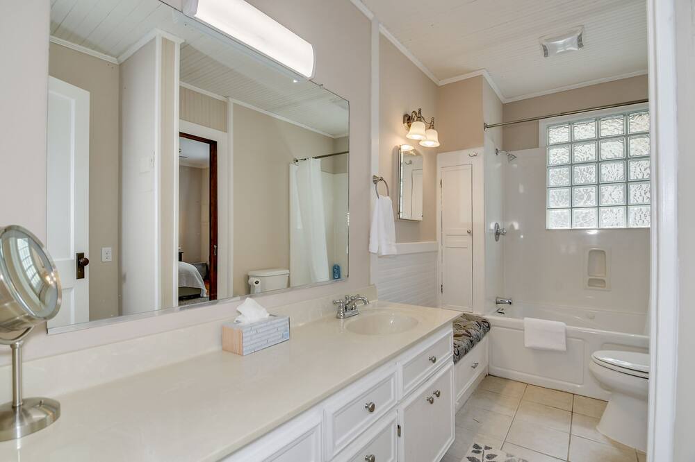 Photo of Bathroom in Midtown