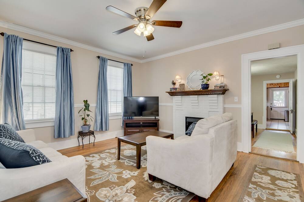 Photo of Livingroom in Midtown