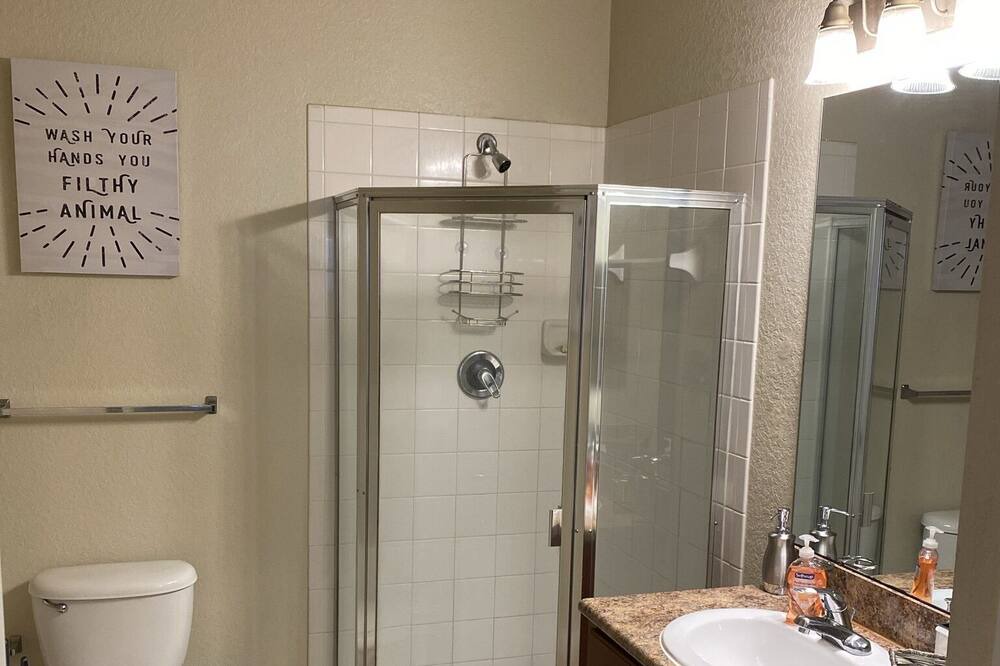 Photo of Bathroom in Park Central