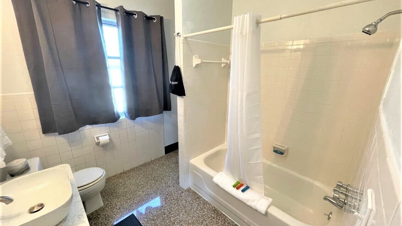 Photo of Bathroom in Treasure Island