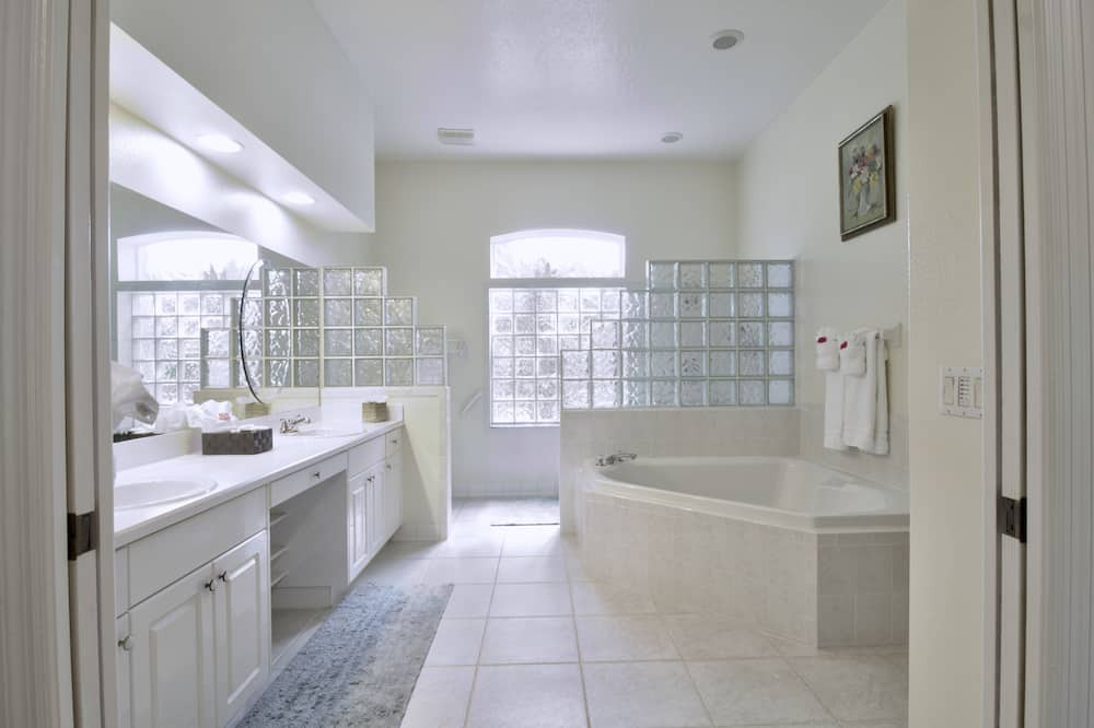 Photo of Bathroom in West Melbourne