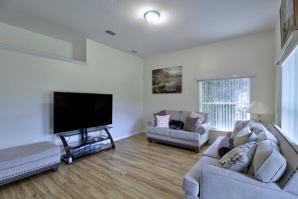 Photo of Livingroom in West Melbourne