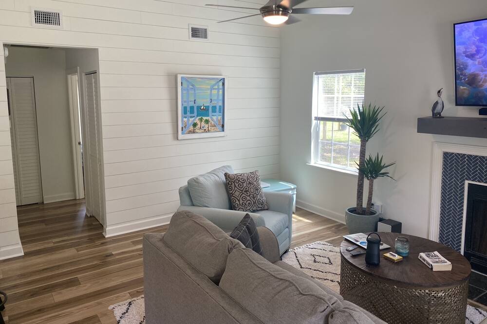 Photo of Livingroom in Charleston
